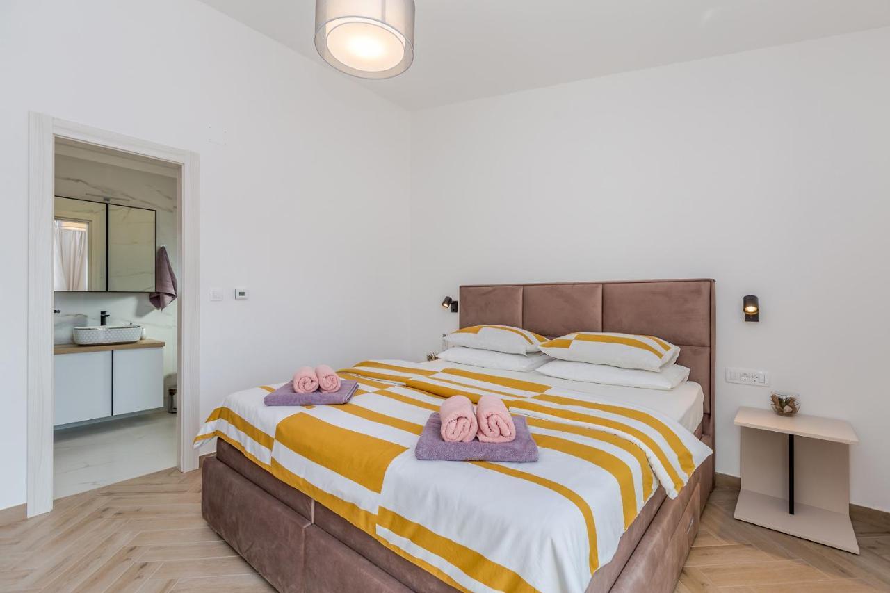 Holiday House Villa Andro Pinezići Esterno foto
